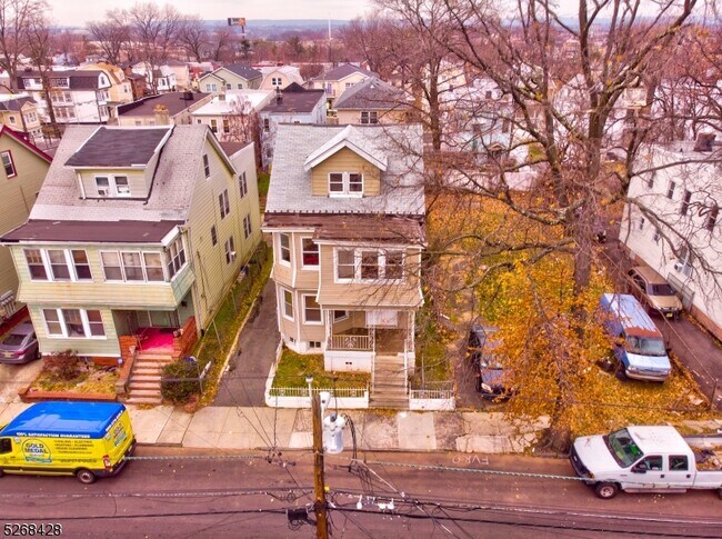 Building Photo - 155 Dewey St