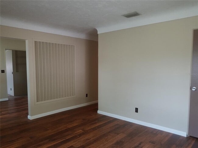 Building Photo - 5853 Pine St