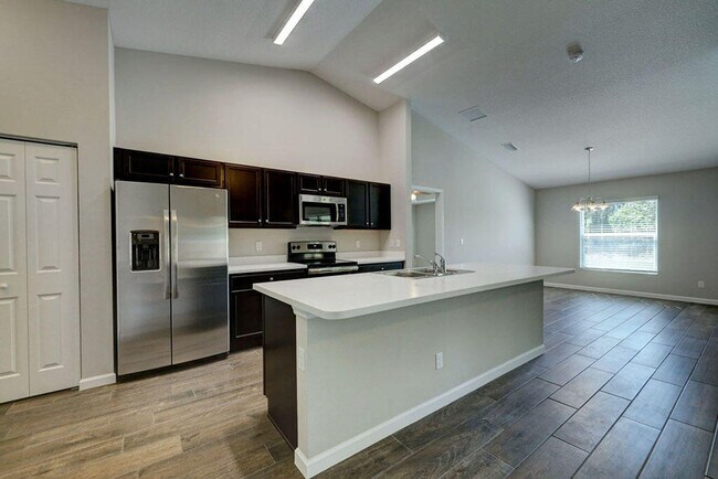 Foto del edificio - 5834 NW Bates Ave