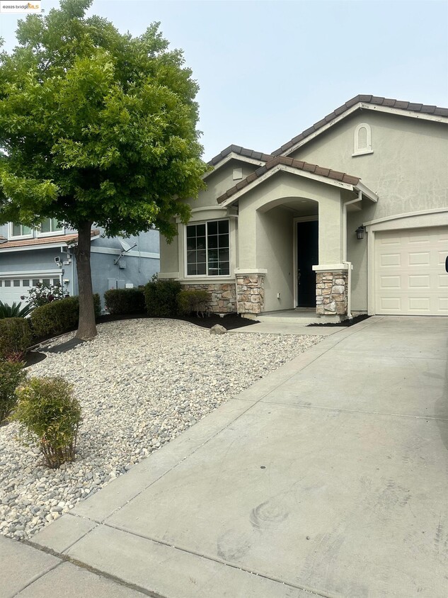 Primary Photo - 3995 Warbler Dr