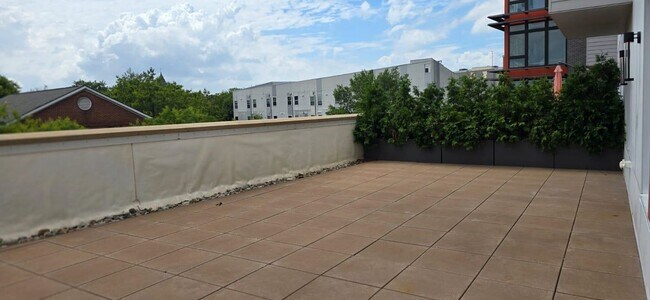 Foto del edificio - 687 Ocean Ave