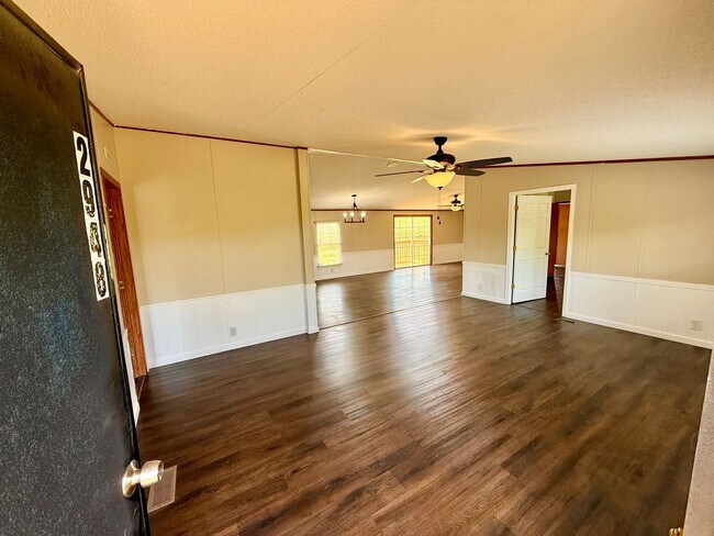 Foto del edificio - 2948 Ellejoy Rd