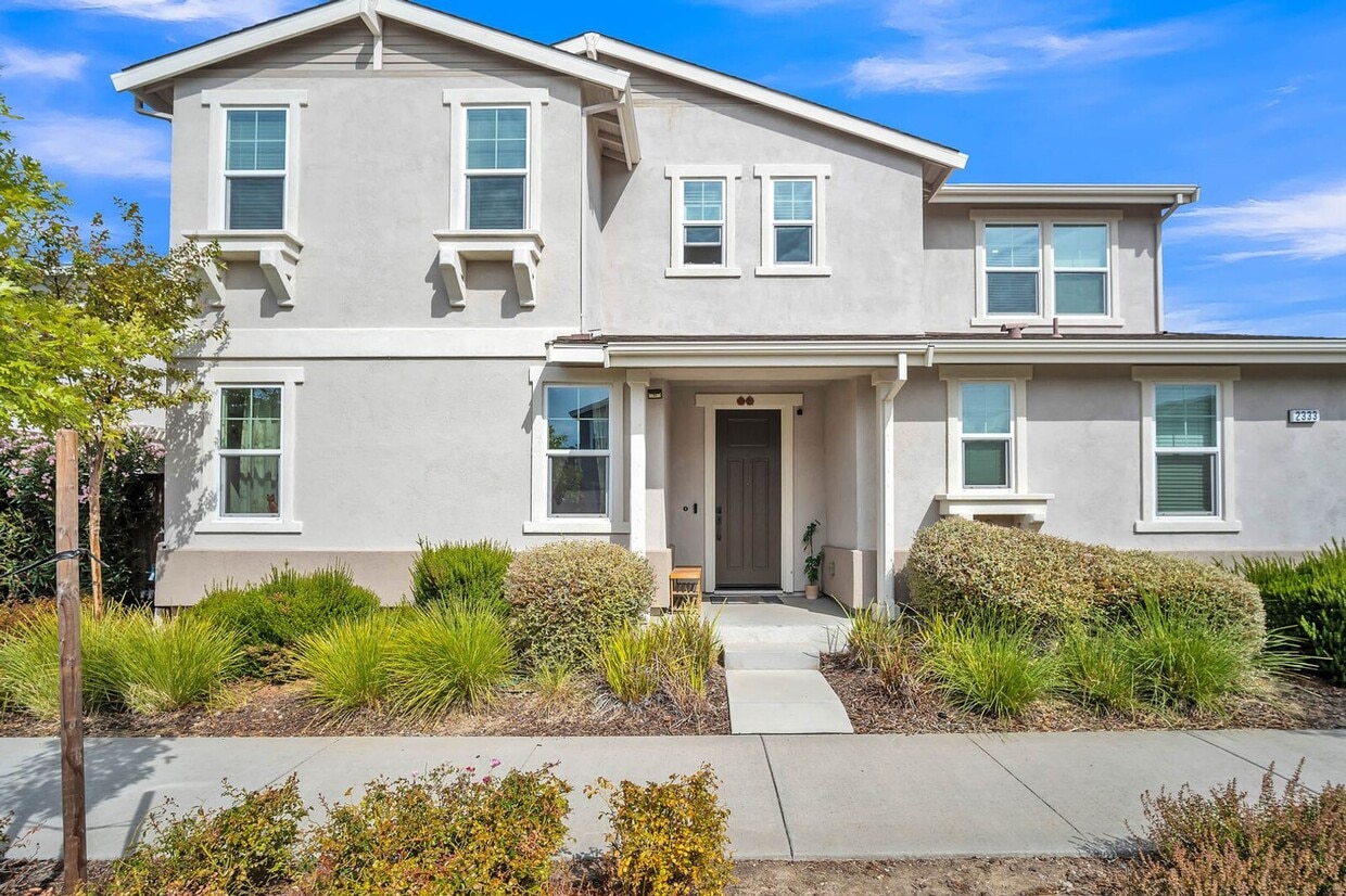 Primary Photo - 2333 Aerostar Way