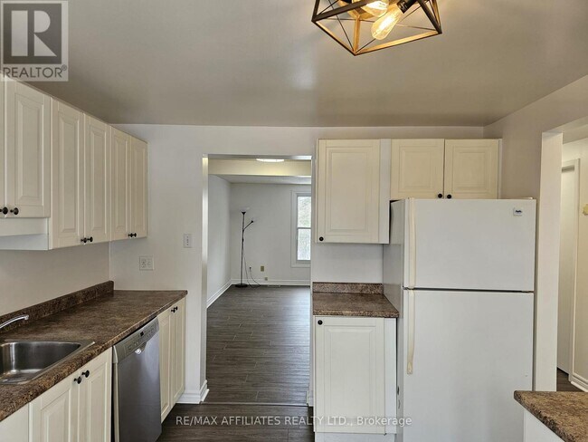 Building Photo - 1171 Priory Ln