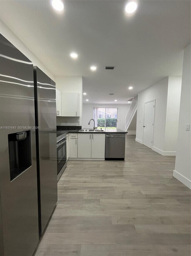 Building Photo - 2216 Ensenada Terrace