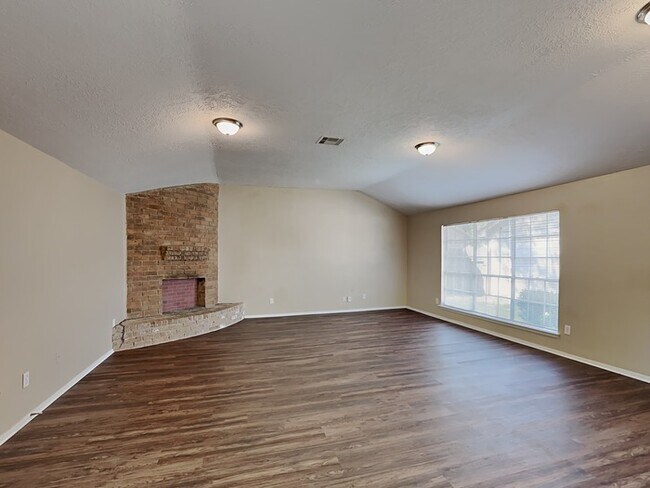 Foto del edificio - $750 Off 2nd Full Month!!Cozy and Charming!!