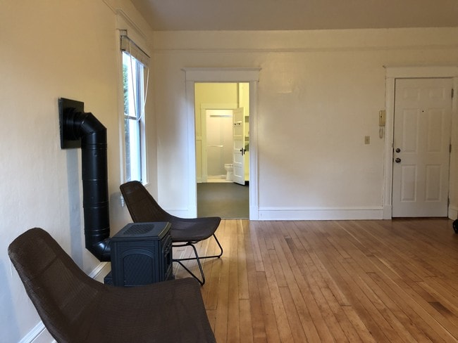 Main Room 1 - 4114 Fremont Ave N Apartments
