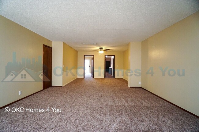 Foto del edificio - Townhouse with 3 beds and 3 baths!