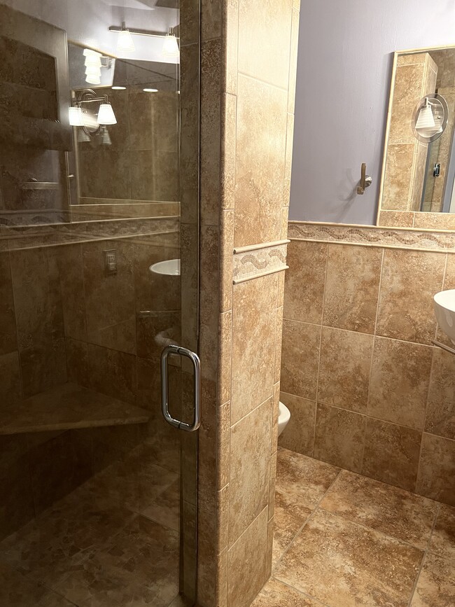 Full bath - 12405 Walnut Cove Cir