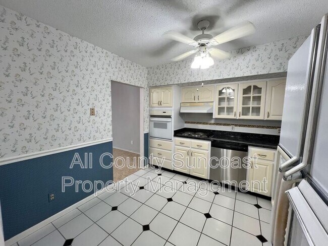 Building Photo - 2460 Franciscan Dr