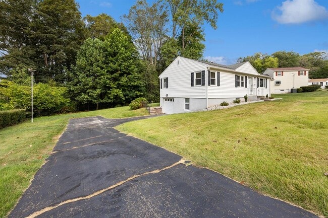 Driveway - 1325 Avon Blvd