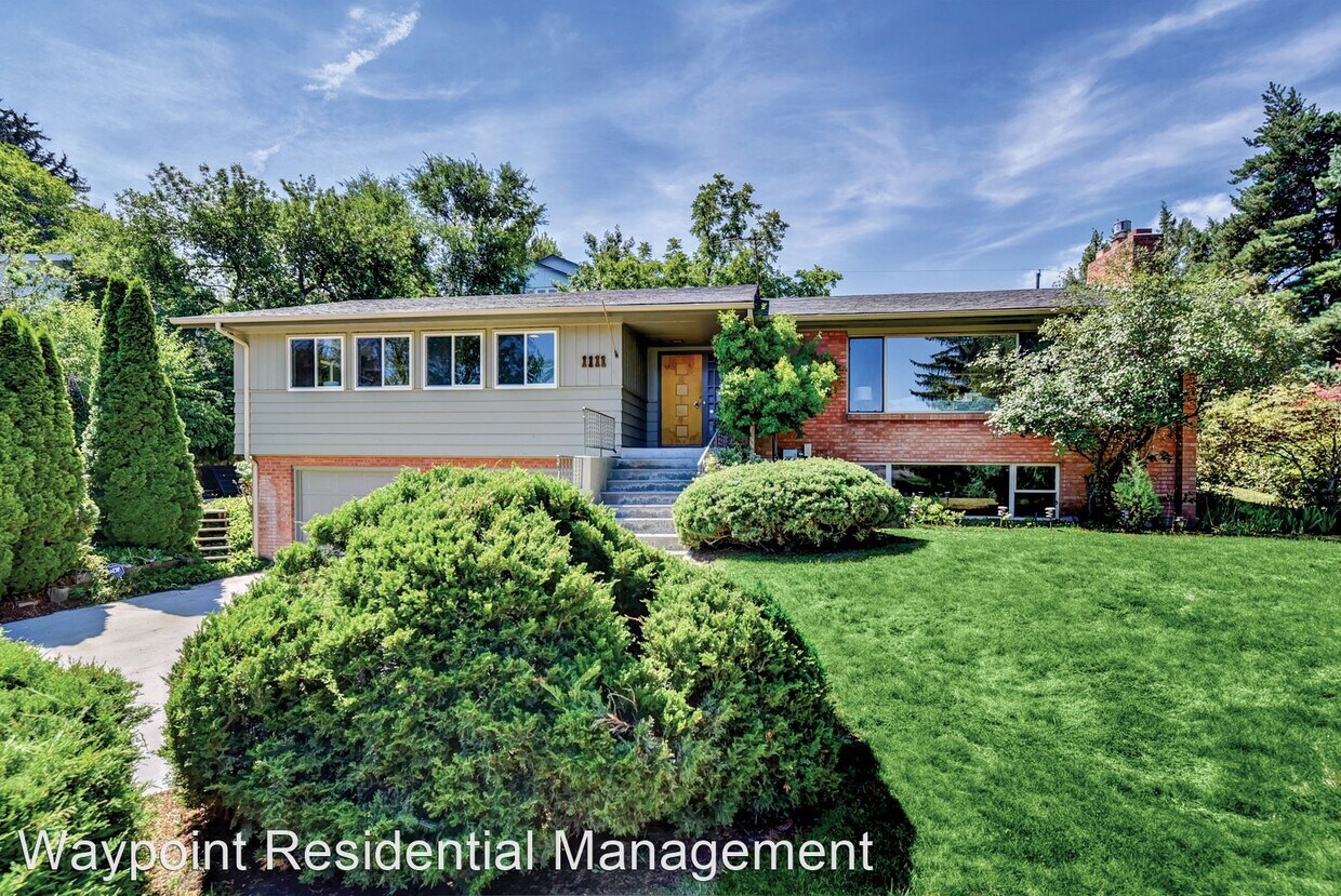 Primary Photo - 4 br, 3 bath House - 1111 Highland View Dr