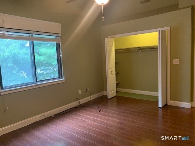 Building Photo - 16 Greenbriar Dr
