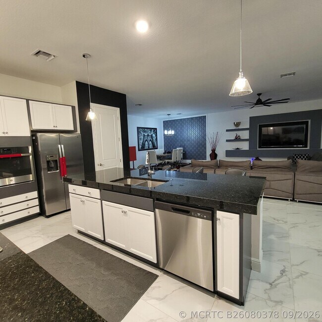 Building Photo - 15750 Longboat Key Dr