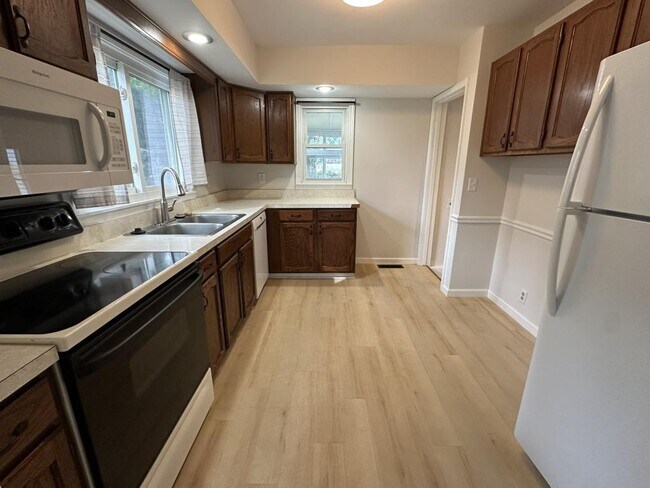 Building Photo - 809 Zollinger Rd