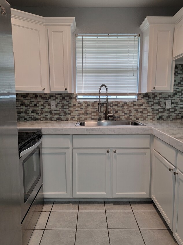 Primary Photo - 4022 W Chapin St