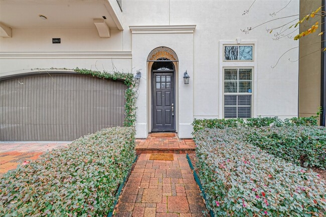 Building Photo - 10917 Upland Park