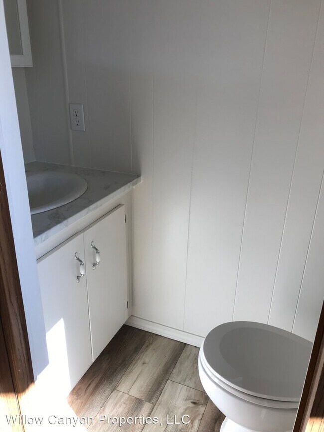 Building Photo - 2 br, 1.5 bath House - 515 NE Meadowlark Ln