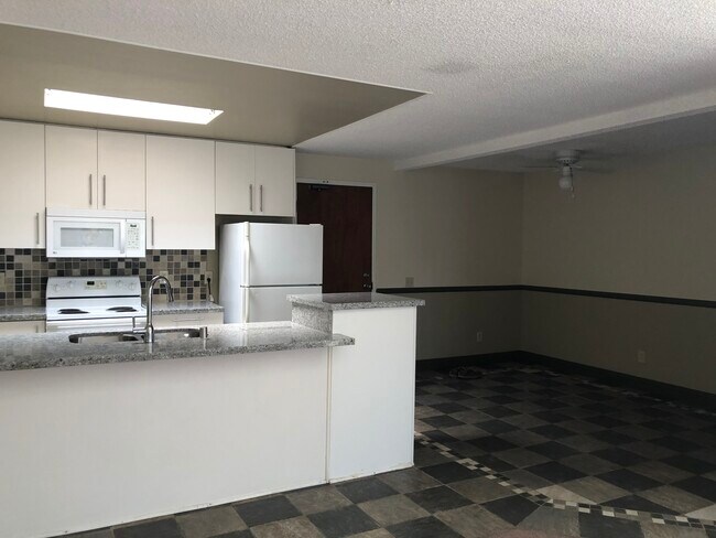 Foto del edificio - 8308 Regents Rd