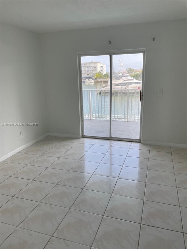 Foto del edificio - 7917 West Dr