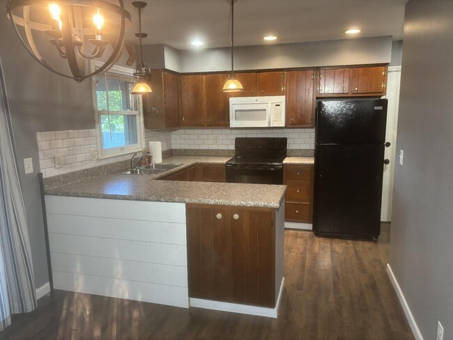 Building Photo - 2301 Oak Park Dr