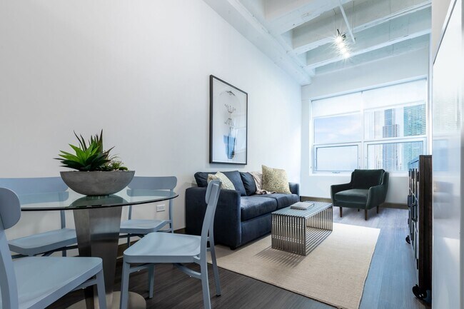 Foto del interior - 820 Michigan by 3L Living