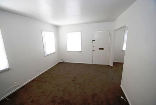 Building Photo - 9523 Flower St