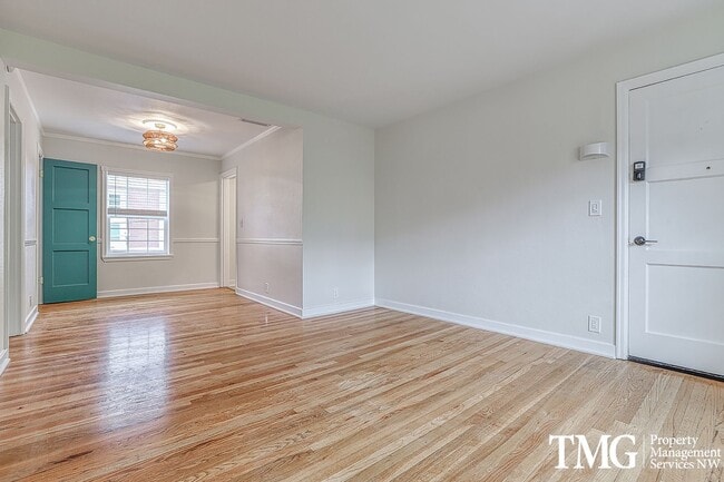 Building Photo - Pet Friendly Condo in Downtown Vancouver W...