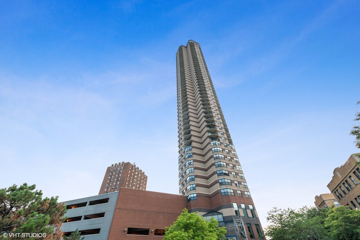 Primary Photo - 3660 N Lake Shore Dr