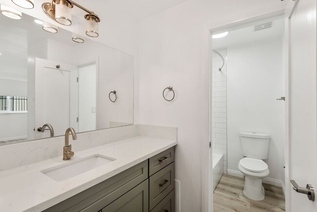 Interior Photo - 1546 S. Wilton Pl