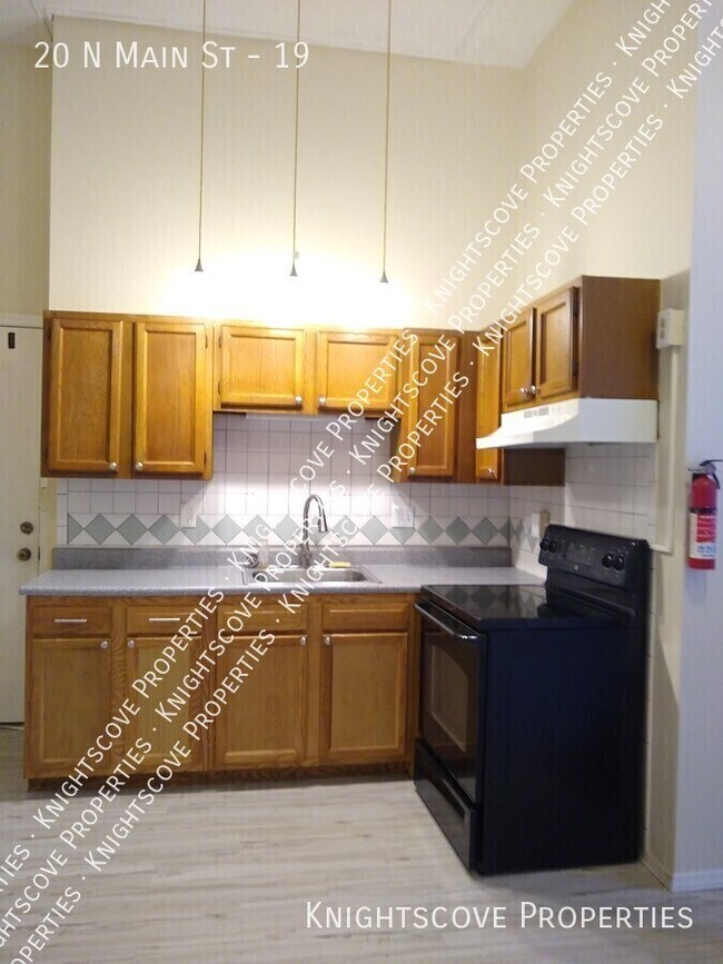 Foto del edificio - 20 N Main St
