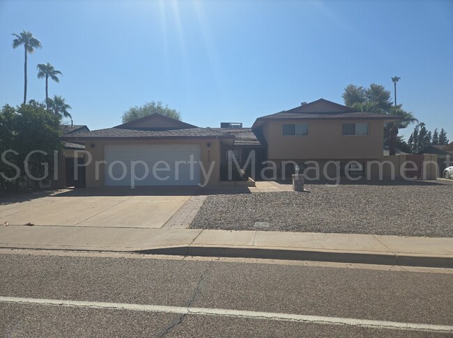 Building Photo - Gorgeous home ready for your move in