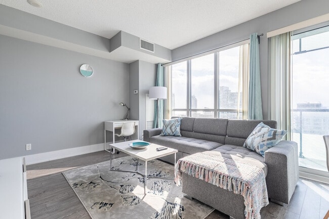 Building Photo - 255 Front St W