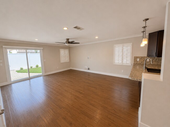 Foto del edificio - 1708 Chatsworth Blvd