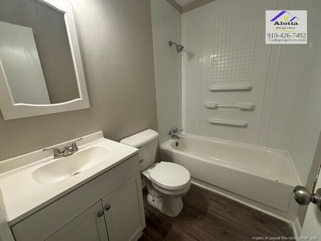 Foto del edificio - 6604 Carloway Dr