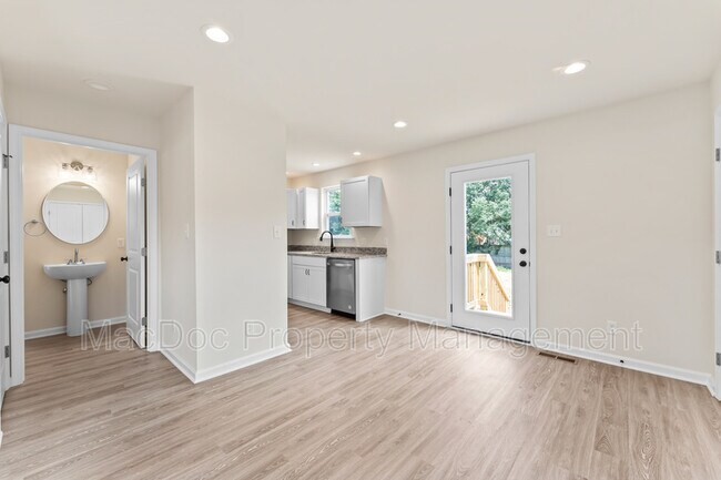 Building Photo - 204 Hamilton St