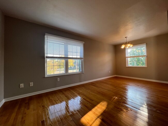 Foto del edificio - 4783 Columbia Rd
