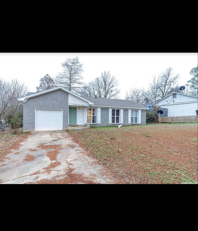 Building Photo - 1709 Westwood Dr