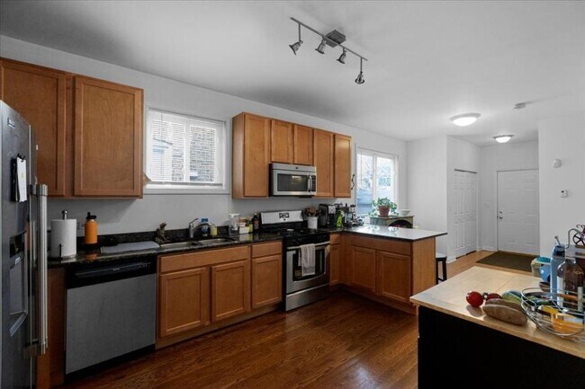Foto del edificio - 3 bedroom in Chicago IL 60647