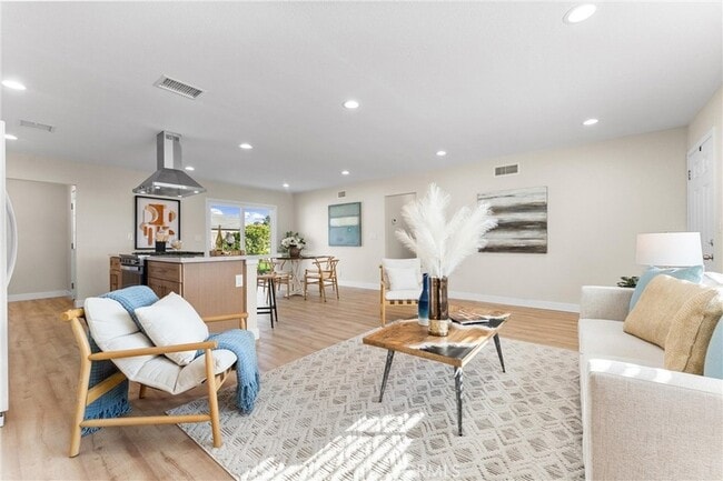 Building Photo - 15542 Mayflower Ln