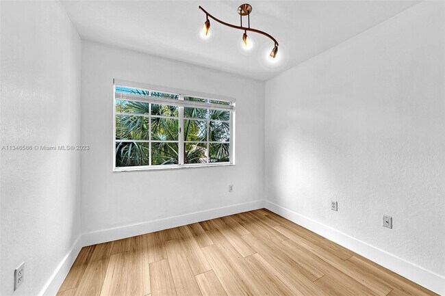 Building Photo - 2516 Centergate Dr