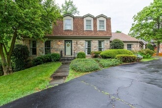 Building Photo - 6034 Chesterbrook Rd