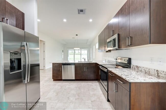 Building Photo - 9189 SW Pepoli Way