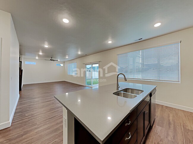 Building Photo - 9471 W Chino St