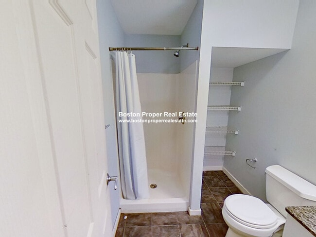 Building Photo - 461 Park Dr