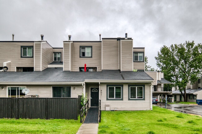 Building Photo - Russet Court