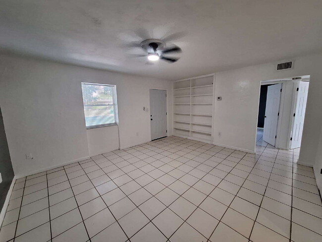 Building Photo - 21295 Coulton Ave