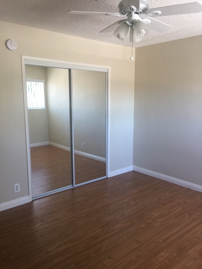 Foto del edificio - 5015 Kester Av e