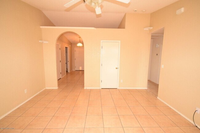 Building Photo - 105 Buckskin Dr