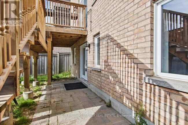 Building Photo - 213 Glenabbey Dr